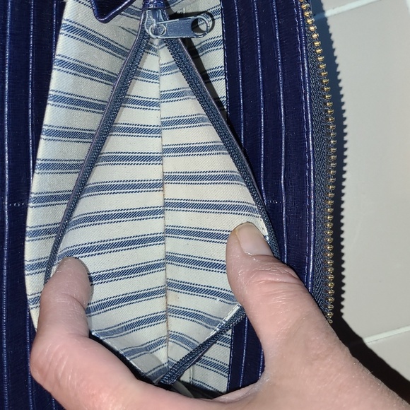 Dooney & Bourke Navy Blue Large Wristlet-Pre-loved. - Picture 10 of 12